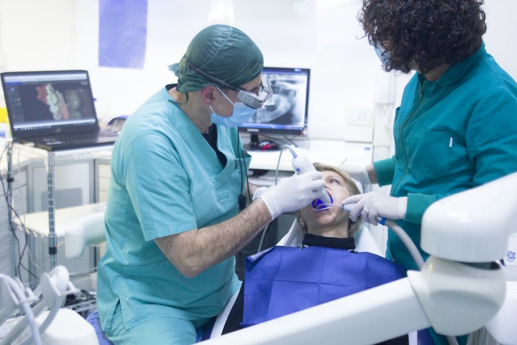 Nowoczesne metody leczenia zębów – co należy wiedzieć?