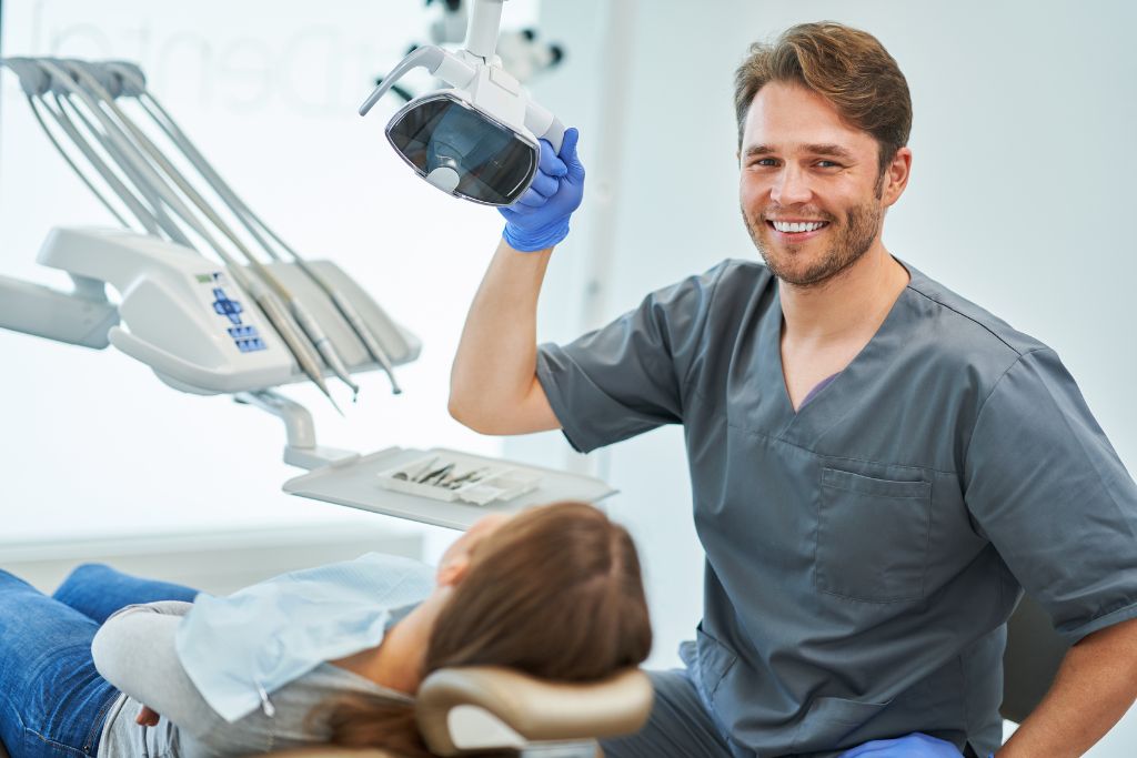 Stomatolog a dentysta – jakie są różnice?